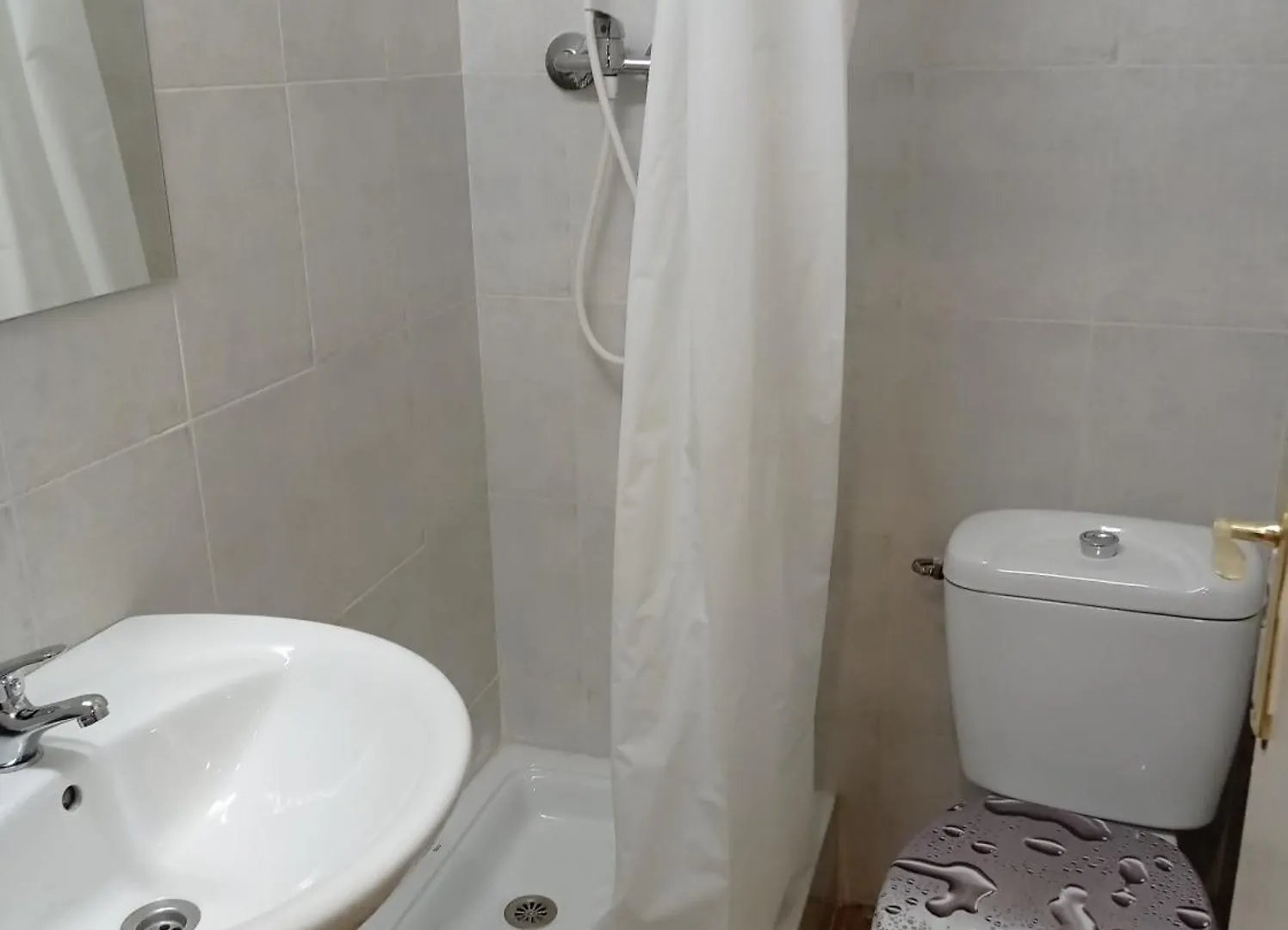 Single Room For One Person Only Central Location Barcelona Gasthof